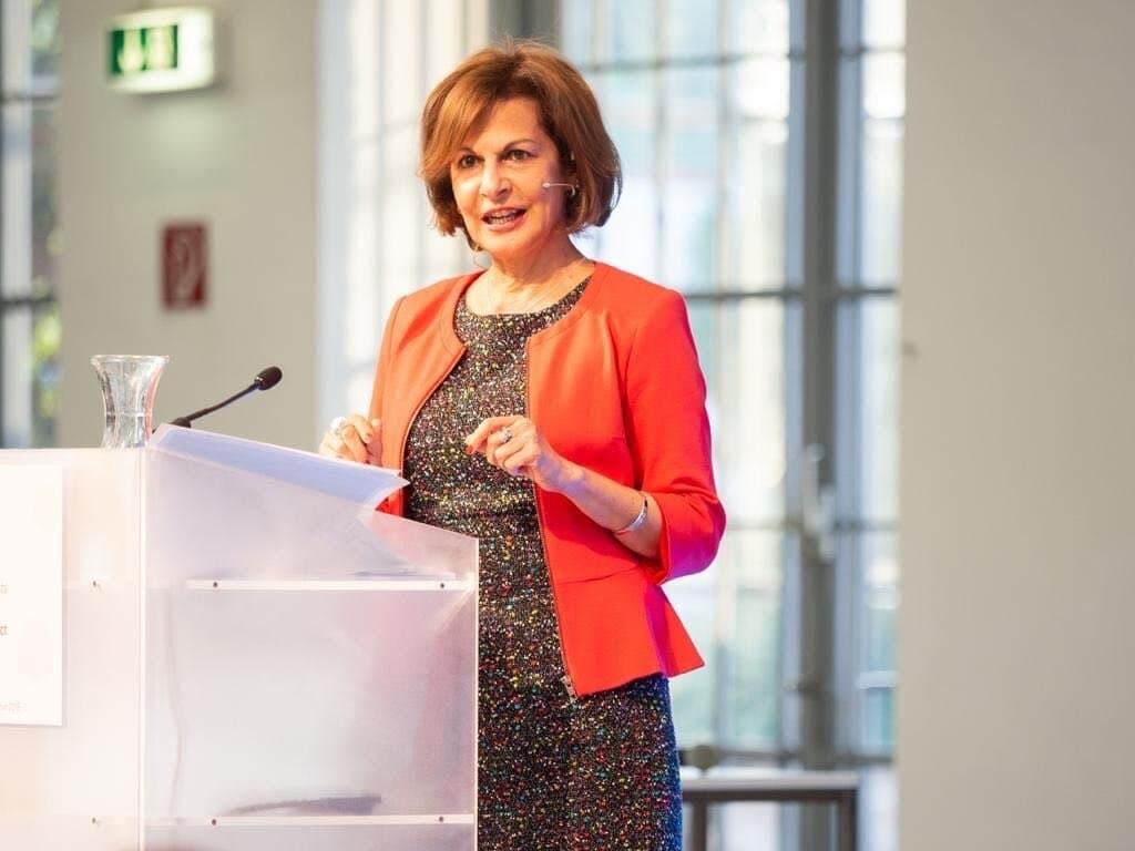 Shada speaking to crowd.